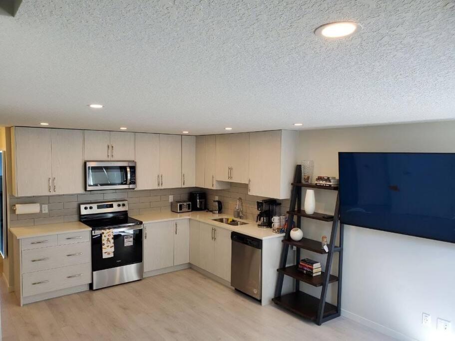 Appartement Cozy Rockland Park Unit+Parking à Calgary Extérieur photo